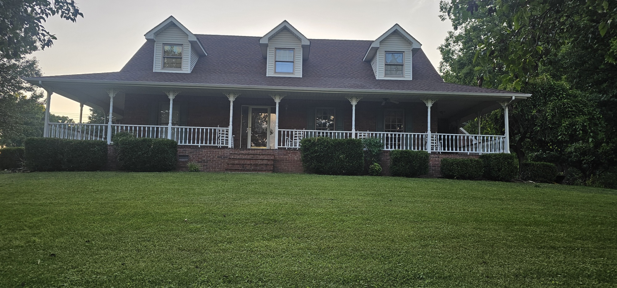 Top Quality Exterior Clean including House Wash , Power Wash Concrete, and Gutter Cleaning in Gallatin Tn
